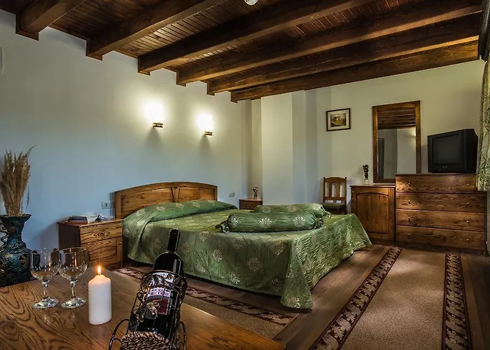 Elenski Riton Complex Средни Колиби