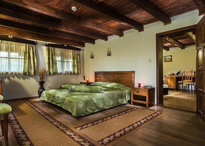 Elenski Riton Complex Средни Колиби